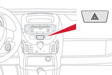 Appuyez sur le bouton, les feux indicateurs de direction clignotent.