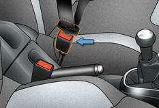 -  Tirez la sangle, puis insérez le pêne dans la boucle.