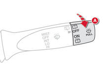 La bague A sur «OFF» (essuie-vitre à l’arrêt).