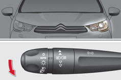 -  Dans la minute qui suit la coupure du contact, actionnez la commande