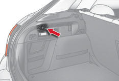 - Pour brancher un accessoire 12 V (puissance maxi: 120 W), retirez