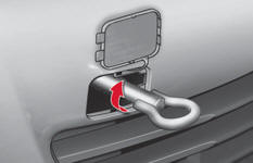 -  Dans le pare-chocs avant, déclippez le cache en appuyant sur sa